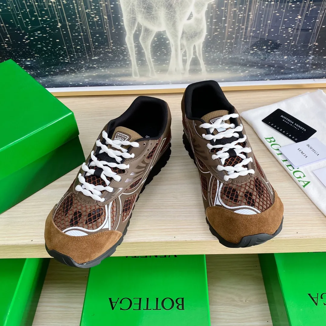p620🐮🐮High-end version, the original 1:1 couple style new model is on the shelves🔥BV Orbit sneakers Wang Yibo's same style couple's Dad Runner sneakers, made of lightweight technical mesh fabric. Features a geometric patterned rubber outsole. The outsole is made of color-blocked TPU outsole. Size: women’s shoes 35-40, men’s shoes 39-45.